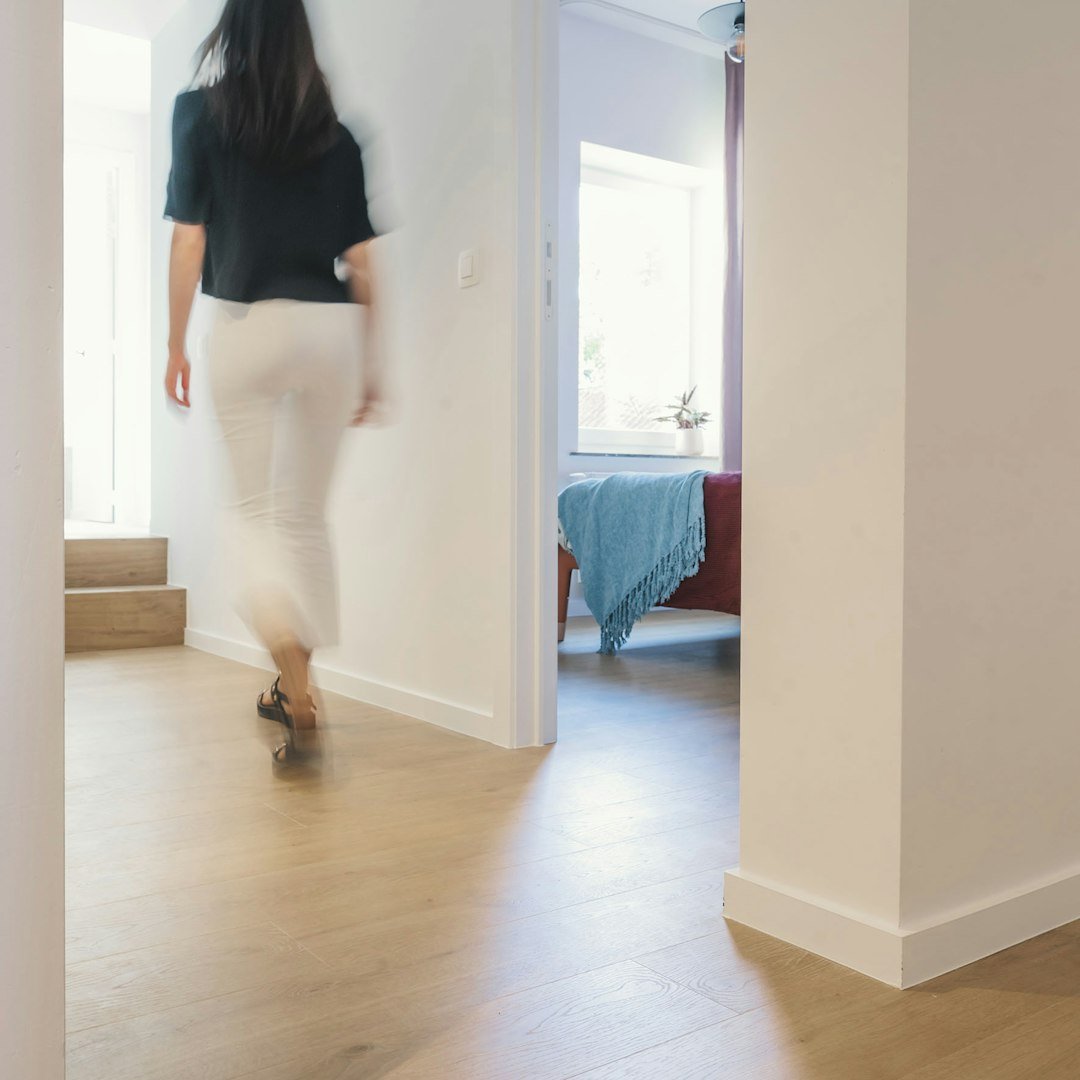 Floorify Plank Click PVC Apple Crumble F055 - Voelbaar eikenhout-look - Solza.nl