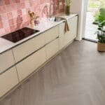 Ambiant Spigato XL Valento Brown Walvisgraat Dryback PVC - 6080101519 - Solza.nl