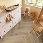 Ambiant Spigato XL Valento Light Brown Walvisgraat Dryback PVC - 6080101319 - Solza.nl