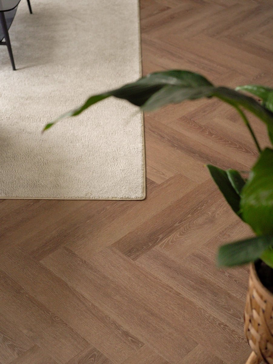 Floer Bruin Eiken FLR - 3520 Visgraat PVC - Solza.nl