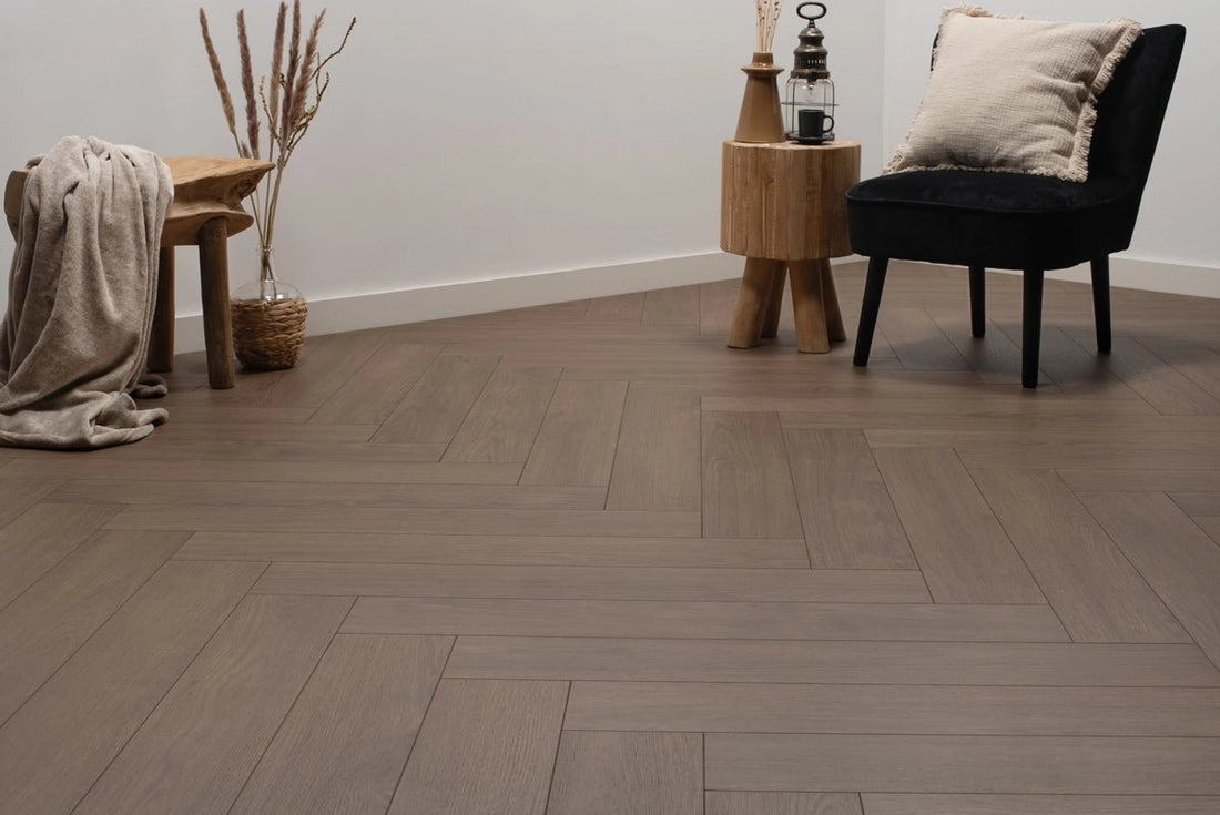 Floer Ceto Cacaobruin Hybride Laminaat Walvisgraat FLR - 1615 - Solza.nl