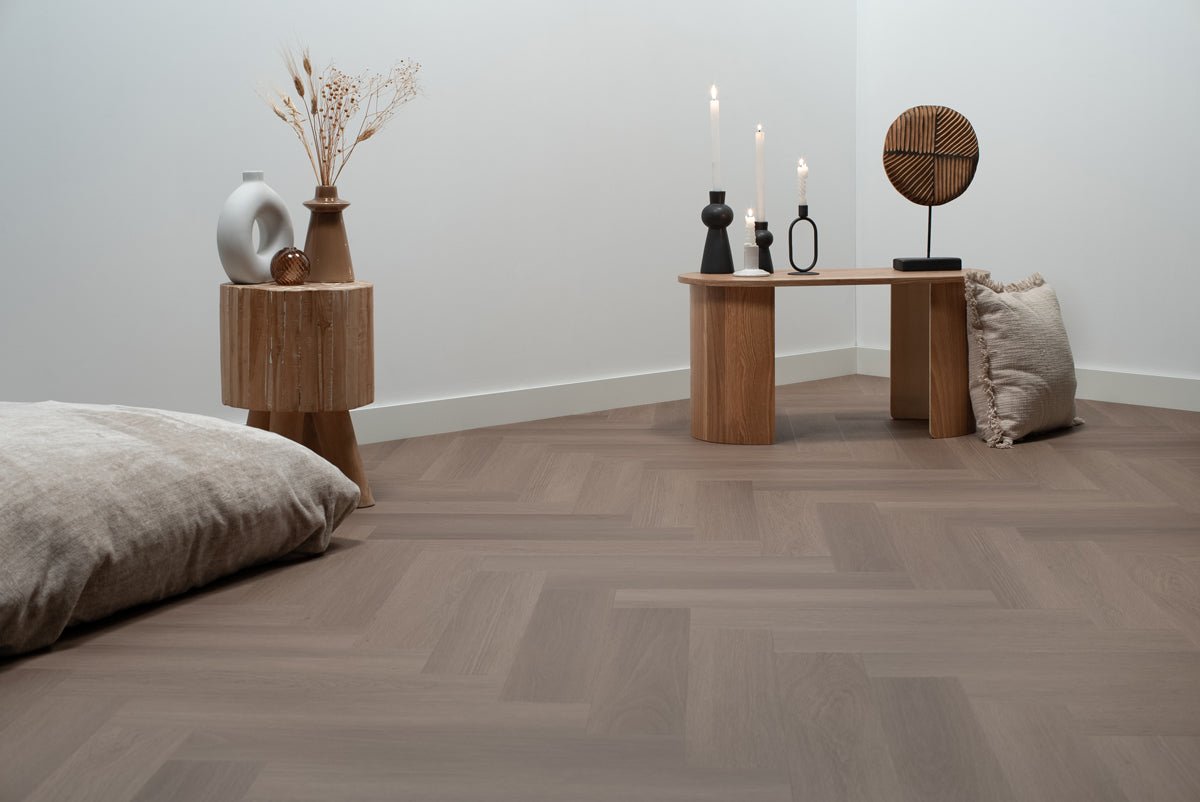Floer Greige Eiken Visgraat Plak PVC FLR - 3511 - Solza.nl