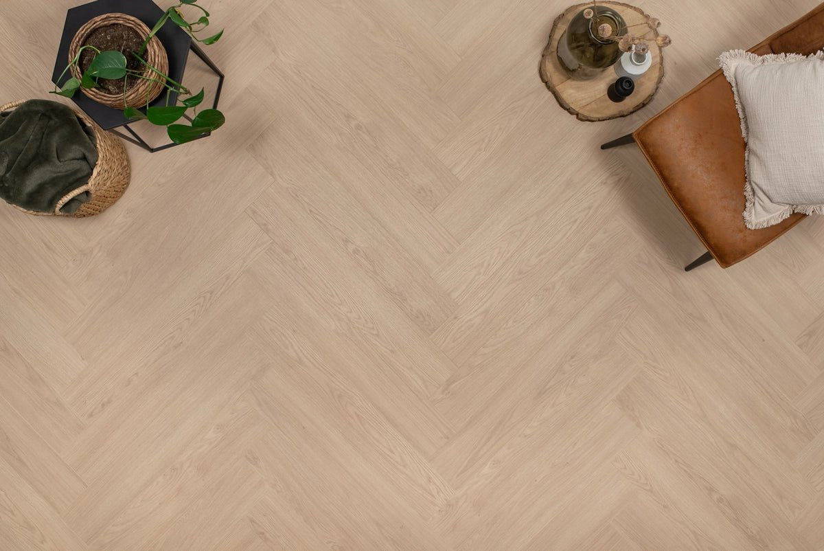 Floer Humphrey Hazelbruin Hybride Laminaat Walvisgraat FLR - 1616 - Solza.nl