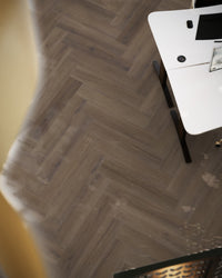 Floorlife YUP XL Greenford Brown Walvisgraat Dryback PVC - 6080101519 - Solza.nl