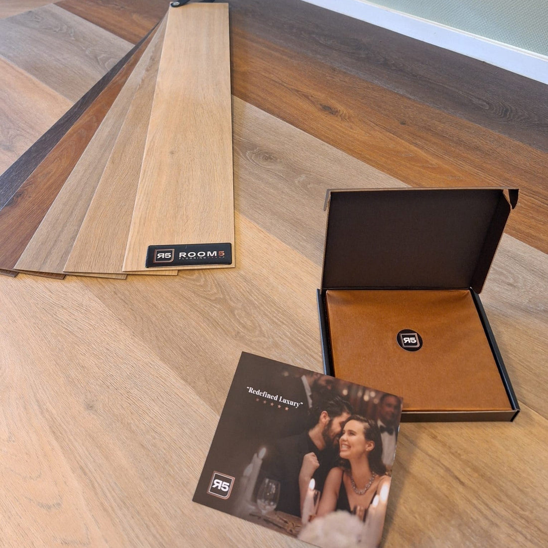 Proefmonster ROOM5 Ambassador Oak Walvisgraat Plak PVC 555100203 - Solza.nl