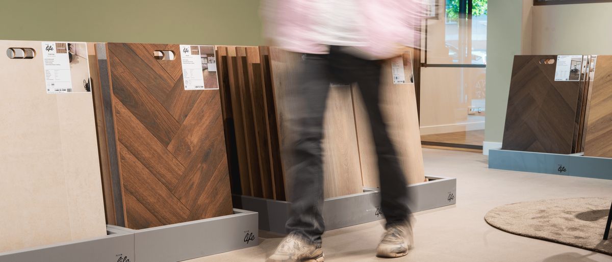 In de showroom zie je het verschil tussen de legrichtingen gewoon naast elkaar liggen