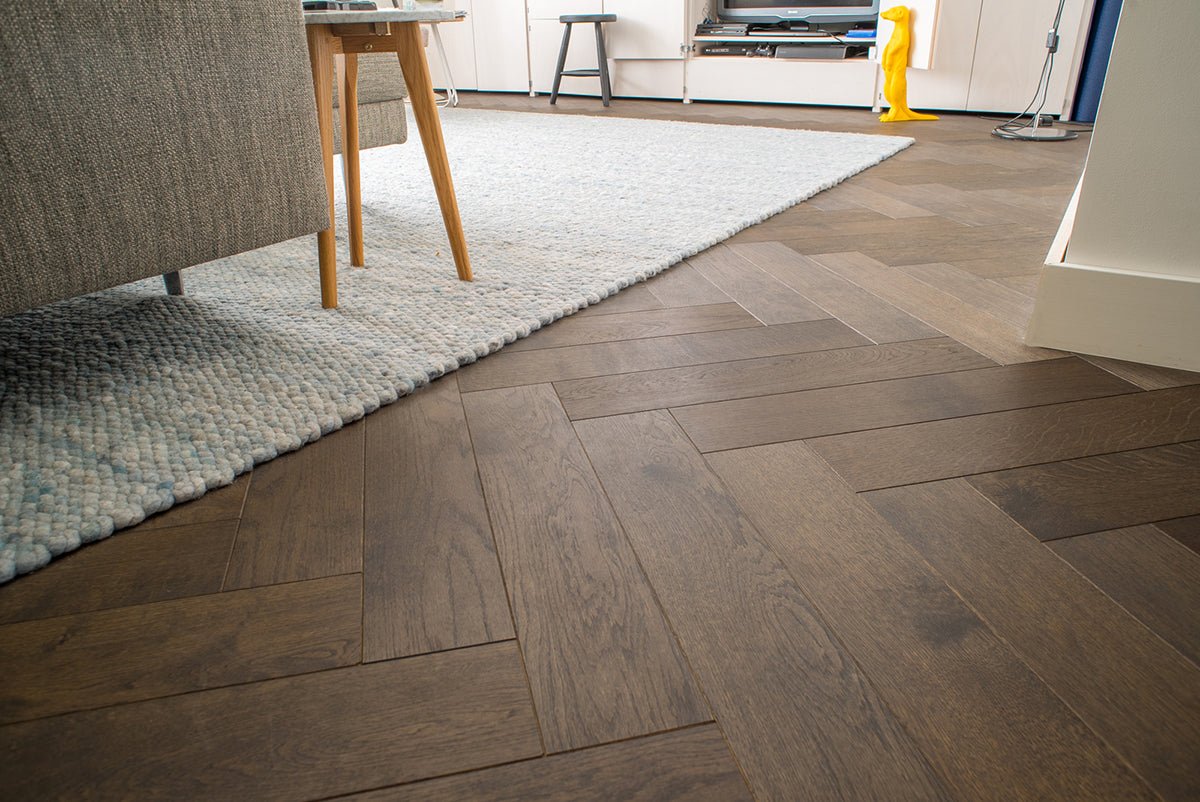 Floer Visgraat Parket Rustiek Eiken Multiplank Carbon Zwart Geolied FLR-4014 - Solza.nl