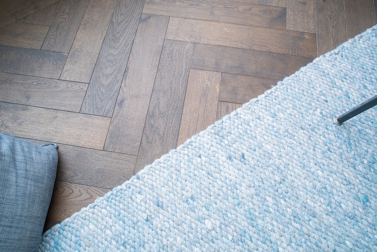Floer Visgraat Parket Rustiek Eiken Multiplank Carbon Zwart Geolied FLR-4014 - Solza.nl