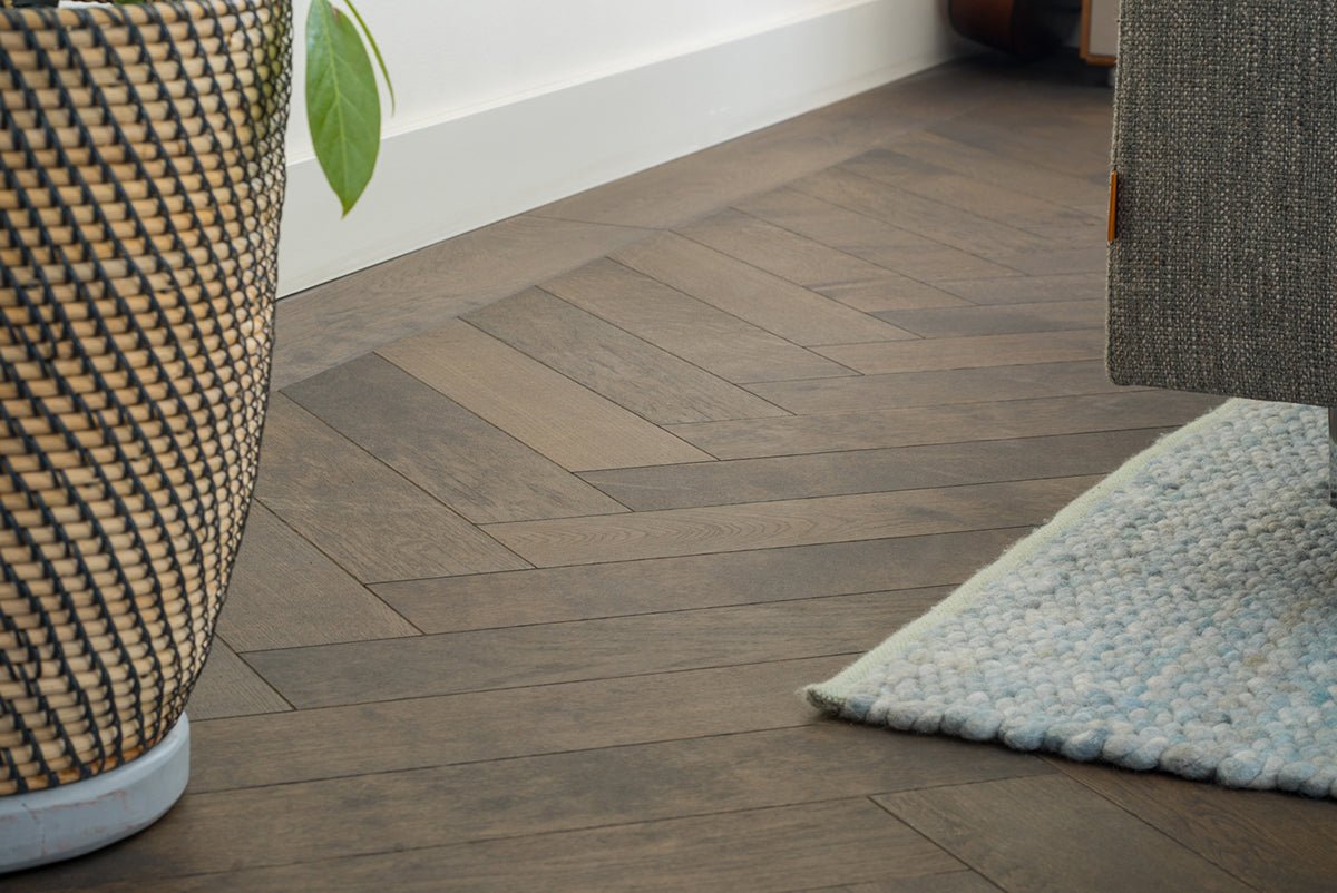 Floer Visgraat Parket Rustiek Eiken Multiplank Carbon Zwart Geolied FLR-4014 - Solza.nl