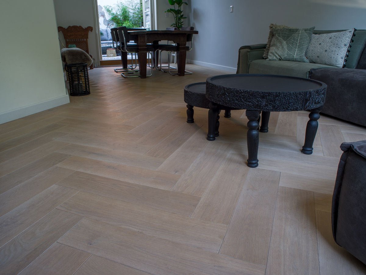 Floer Visgraat Parket Rustiek Eiken Multiplank Enkel Gerookt & Wit Geolied FLR-4003 - Solza.nl