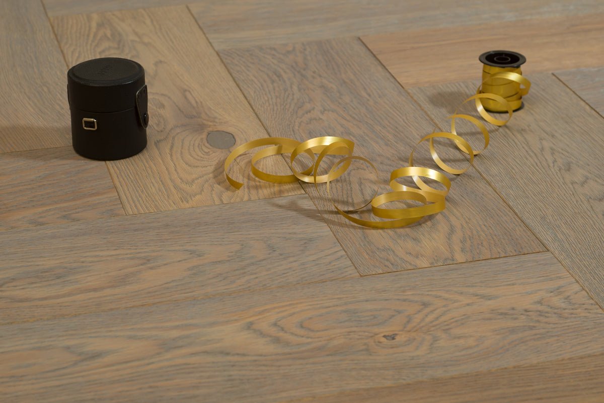 Floer Visgraat Parket Rustiek Eiken Multiplank Geborsteld & Grijs Geolied FLR-4013 - Solza.nl