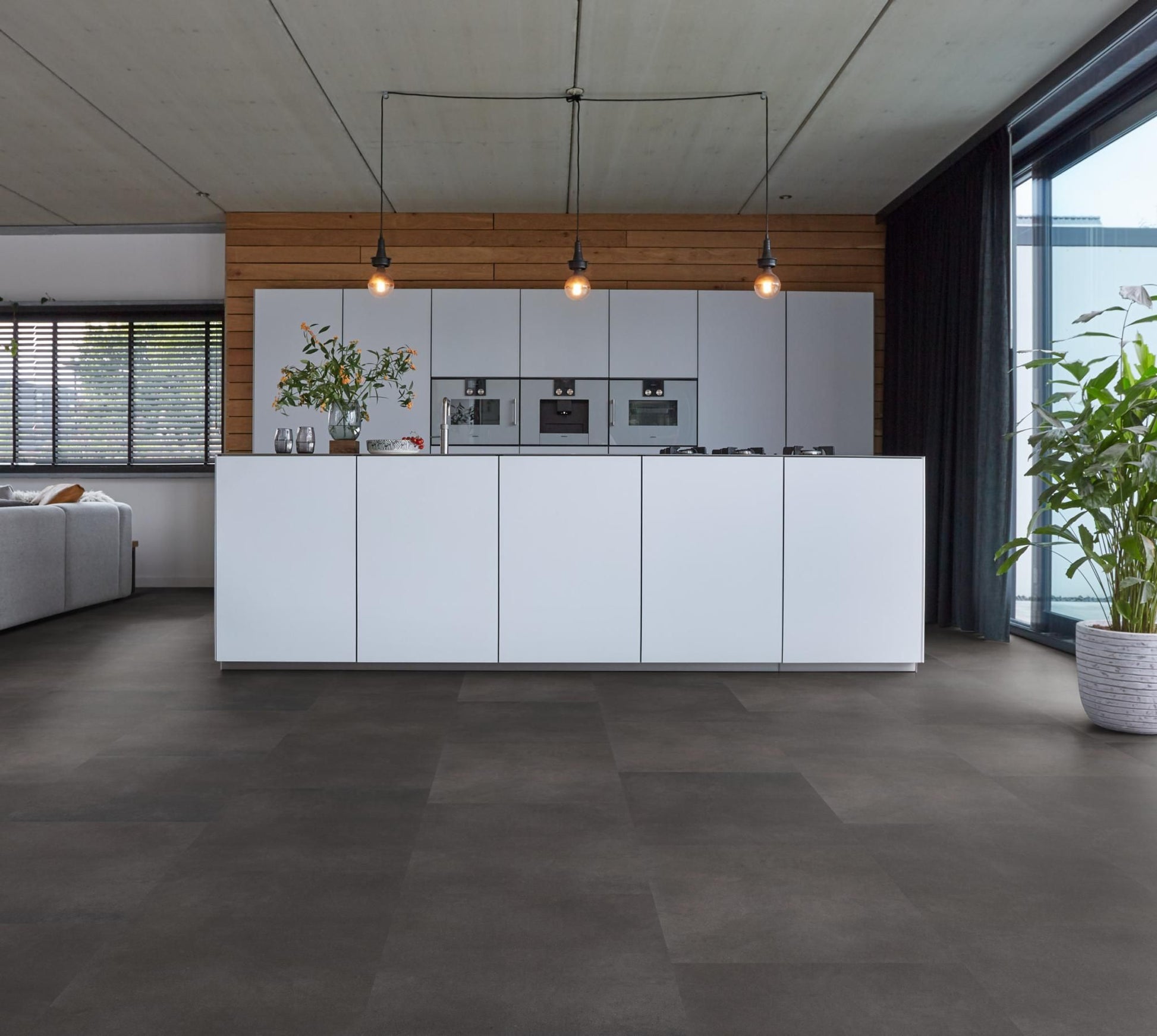 Floorlife Click PVC Tegel Peckham XL Anthracite 1983 SRC - Antraciet zwart 81.2 x 40.6 cm - Solza.nl