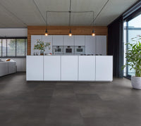 Floorlife Click PVC Tegel Peckham XL Anthracite 1983 SRC - Antraciet zwart 81.2 x 40.6 cm - Solza.nl