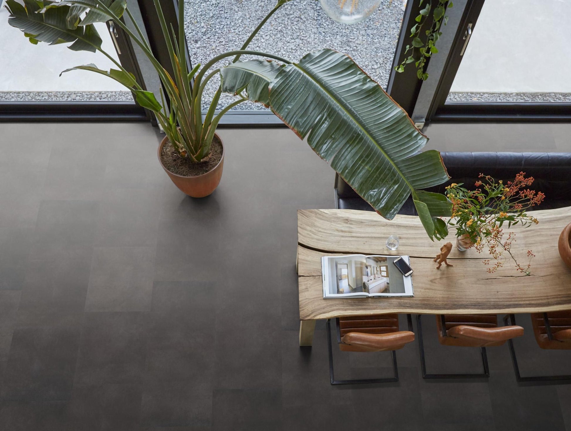 Floorlife Click PVC Tegel Peckham XL Anthracite 1983 SRC - Antraciet zwart 81.2 x 40.6 cm - Solza.nl