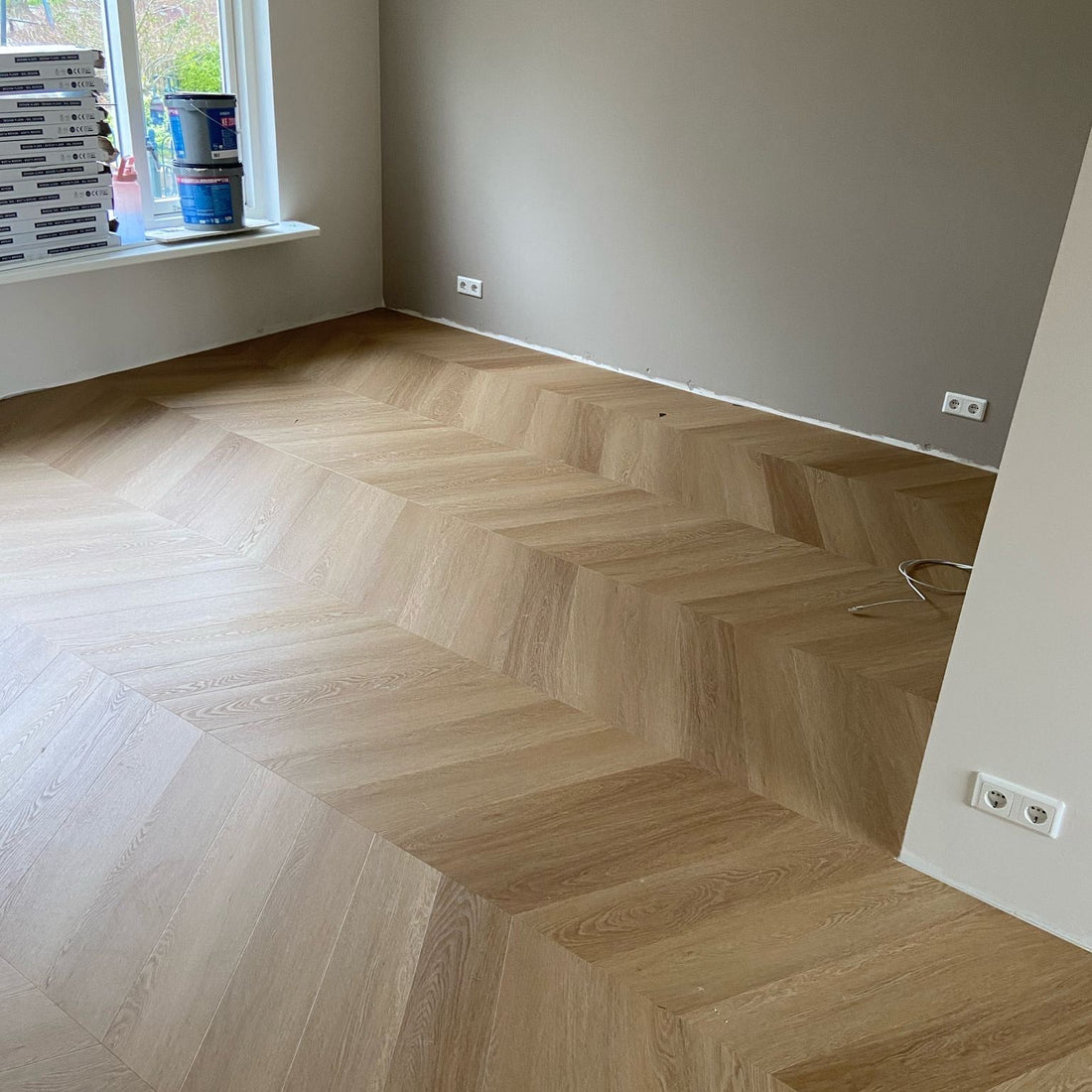 Floorlife Yup Fulham Chevron Warm Oak 1614 Dryback PVC - Hongaarse Punt - Solza.nl