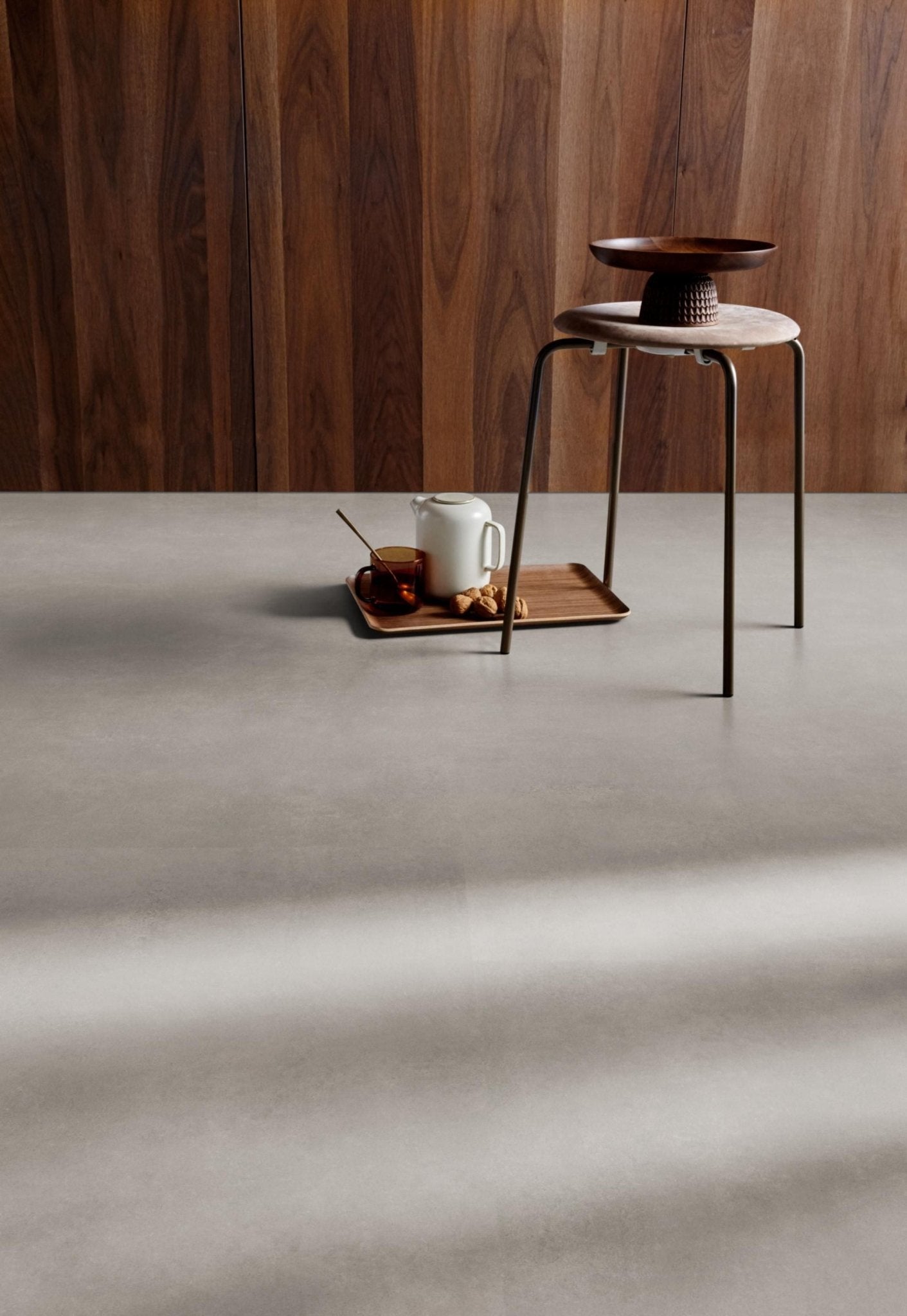 vtwonen Plak PVC Basic XL Dark Grey Dryback - Betonlook tegel 91.4 x 91.4 cm - Solza.nl